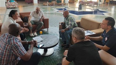 أعضاء مجلس الزمالك يستقبلون المنسق الأمني لمباراة نهضة بركان 