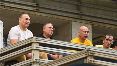 حسام حسن وجهاز منتخب مصر يتابع مباراة سيراميكا والطلائع 