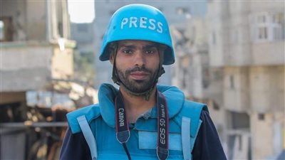 عدسات الصحفيين في مواجهة صواريخ الاحتلال.. رحلة أحمد خميس جاسر في تغطية حرب غزة.. استشهد والده أثناء عمله والتقط صورا لأقاربه في مجمع ناصر