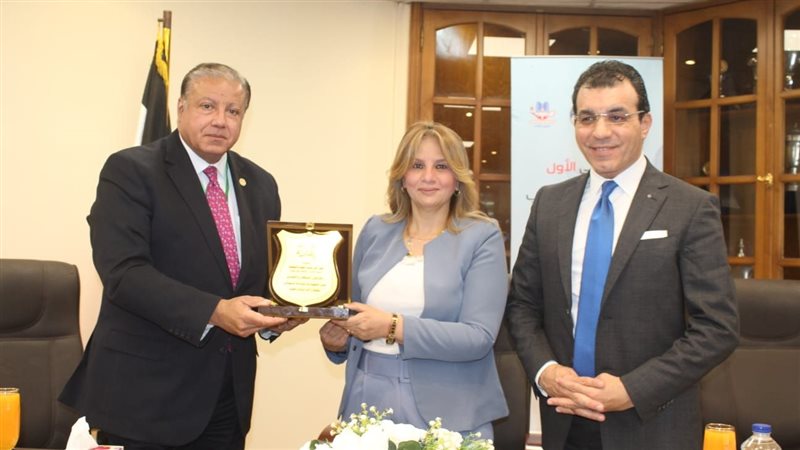جامعة عين شمس، فيتو