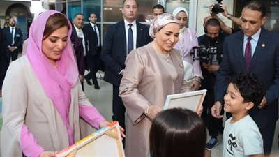 نشاط حافل اليوم لقرينة السيسي وحرم سلطان عمان (صور)