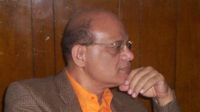 الثقافة لا تكيل بالبتنجان، الكاتب محمود عطية يبيع مكتبته لتلبية مطالب الحياة الصعبة