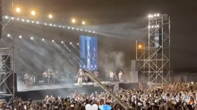 العسيلي يشعل حفله في الرحاب بـ كدا كدا بايظة (صور)