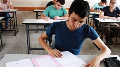 طلاب أولى ثانوي بالقاهرة: امتحان الفلسفة سهل، والرياضيات فيها 