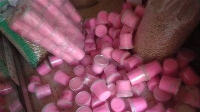 حملة تموينية بالغربية تضبط 2 طن رنجة و١٠٠ ألف قطعة حلوى فاسدة (صور)