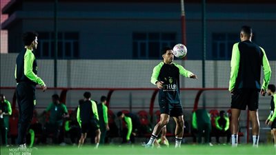 الزمالك يواصل تدريباته وحسين لبيب يدعم الفريق قبل مواجهة نهضة بركان