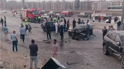  إصابة 10 أشخاص في تصادم ميكروباص مع سيارة نقل بالطريق الدائري (صور)
