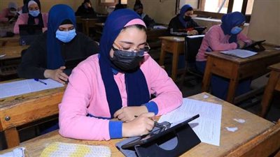 طلاب الصف الأول الثانوي بالجيزة والقاهرة يؤدون اليوم الفلسفة والفيزياء والرياضيات