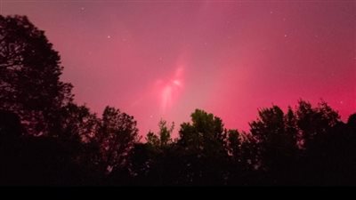 ألوان تخطف الأنفاس في أوروبا وأمريكا بعد ضرب عاصفة شمسية للأرض (صور)