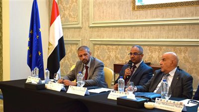 وزير الإسكان يتابع تعظيم الاستفادة من الموارد المائية المتاحة 