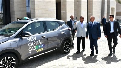 وزير النقل يتفقد المرحلة الأولى من مشروع السيارات الكهربائية بالعاصمة الإدارية 