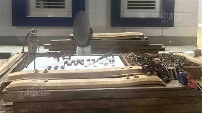 ضبط عنصر إجرامي بحوزته أسلحة نارية وذخائر و6.2 طن مهمات سكك حديدية بقنا 