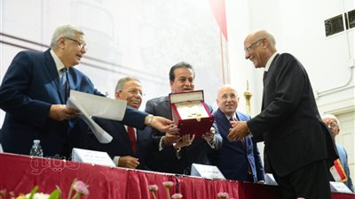 نقابة الأطباء تكرم رموز المهنة والنقباء السابقين في احتفالية يوم الطبيب 