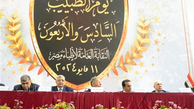 نقيب الأطباء: الطبيب المصري أول من قدم الدعم والعلاج لمصابي غزة