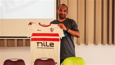 الزمالك بزيه التقليدي أمام نهضة بركان 