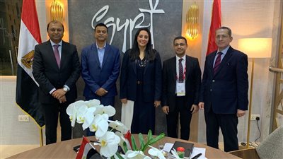 نائبة وزير السياحة تناقش زيادة الحركة السياحية الوافدة لمصر بسوق السفر العربي 