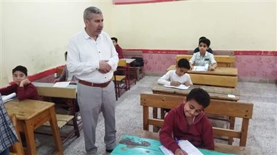 مدير تعليم دمياط يتابع امتحانات صفوف النقل بمدارس كفر سعد