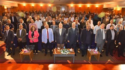 محافظ أسيوط يشهد احتفالية الاتحاد المحلي لعمال المحافظة ويكرم المتميزين (صور) 