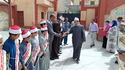 رئيس منطقة الإسماعيلية الأزهرية يفتتح معرض أنا الراقي بأخلاقي بأبوصوير 