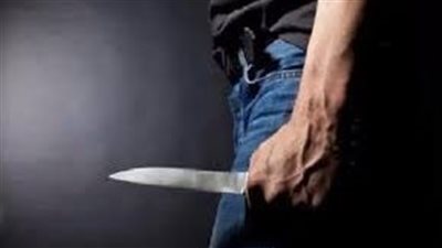 شخص يطعن زوجته وابنته بسكين في التجمع الأول