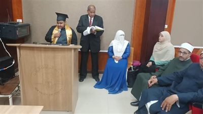 جامعة الوادي تمنح باحثا كفيفا درجة الماجستير بالدراسات الإسلامية