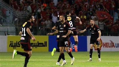 مشادة بين علي معلول ولاعبي بلدية المحلة بعد انتهاء المباراة (فيديو)