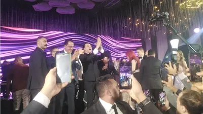 حماقي ومرتضى منصور وعمر كمال وشاكوش في حفل زفاف ابنة مصطفى كامل (فيديو)