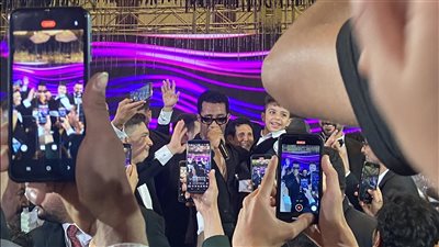 محمد رمضان وحكيم يفاجئان مصطفى كامل في حفل زفاف ابنته (صور)