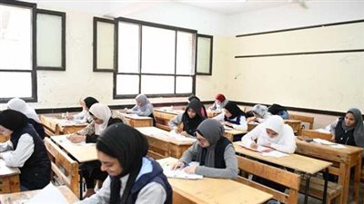 إحالة لجنة مدرسة أبو تشت الفنية التجارية للتحقيق لمخالفة ضوابط الامتحانات