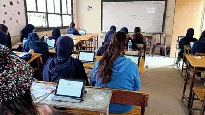 طلاب الصف الثاني الثانوي بالقاهرة يؤدون اليوم امتحان مادتي تطبيقات الرياضيات والجغرافيا 