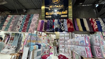 للمقبلين على الزواج، تخفيضات على أسعار الملايات والمفروشات المصرية والأوربية (فيديو وصور)