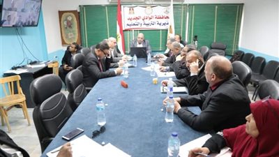 متابعات ميدانية للإدارات التعليمية بالوادي الجديد للاطمئنان على سير الامتحانات 