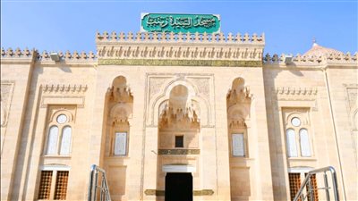 إمام وخطيب مسجد السيدة زينب يكشف سر حبها لأهل مصر (فيديو)