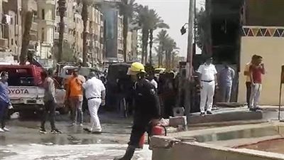 محافظ أسوان يتابع حادث حريق سيارة داخل محطة وقود (صور)