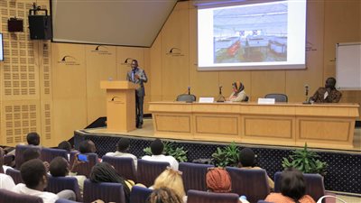 مكتبة الإسكندرية تناقش 