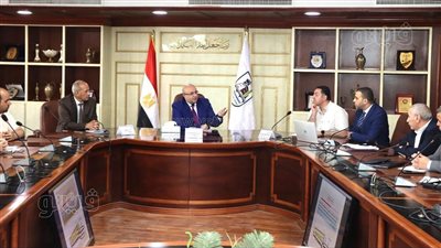 محافظ بني سويف يبحث الموقف التنفيذي لسوق الدهشوري (صور)