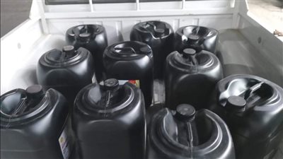 ضبط ربع طن زيوت محركات سيارات بدون فواتير بالأقصر