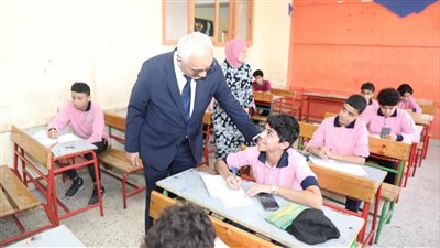 وزير التعليم يتابع امتحانات صفوف النقل للمرحلتين الابتدائية والإعدادية بالجيزة 