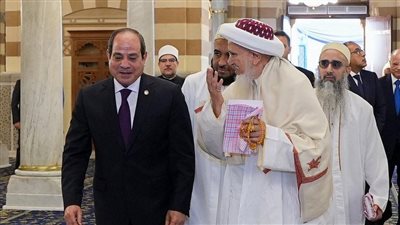 7 صور ترصد افتتاح السيسي لمسجد السيدة زينب بعد تطويره 