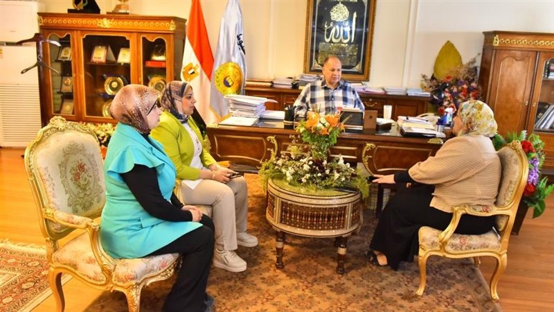 اجتماع محافظ أسيوط،
