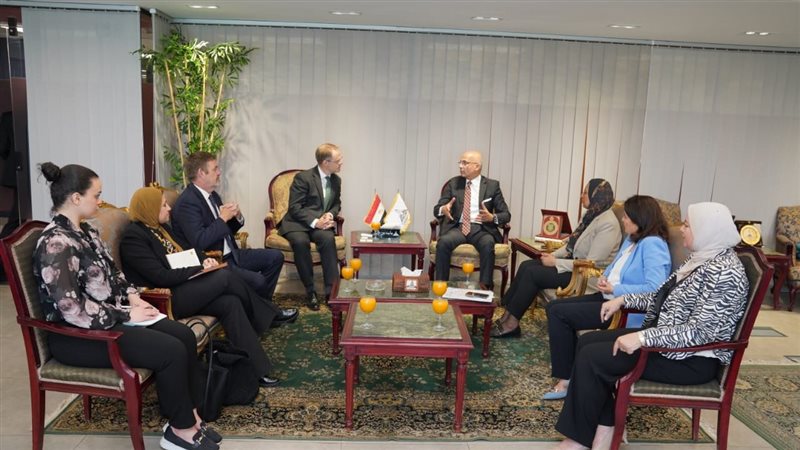 جامعة عين شمس، فيتو