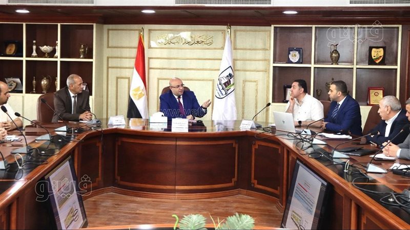 محافظ بني سويف يبحث