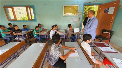 وكيل التعليم بالأقصر يتابع امتحانات الابتدائية والإعدادية