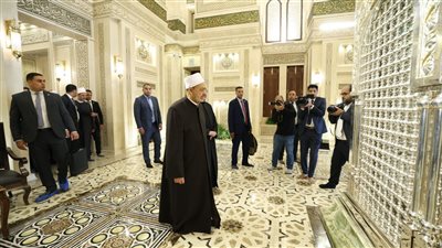 5 صور ترصد زيارة شيخ الأزهر لمسجد السيدة زينب بعد الانتهاء من عمليات التجديد 