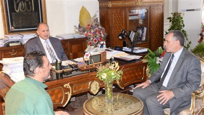 محافظ أسيوط يؤكد ضرورة تكثيف الجهود للنهوض بالتعليم واستكمال مسيرة التنمية