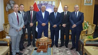 الزملوط ووفد شركة بترول يبحثان توفير فرص عمل جديدة للشباب 