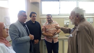 نائب مدير التأمين الصحي بالشرقية يتفقد عيادة السكر بالزقازيق (صور)