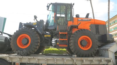 محافظ كفر الشيخ: دعم منظومة النظافة بالمراكز بـ 4 سيارات ولودر 