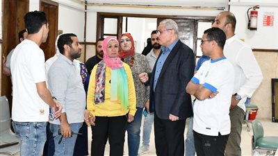 رئيس جامعة قناة السويس يتفقد كلية طب الأسنان (صور) 