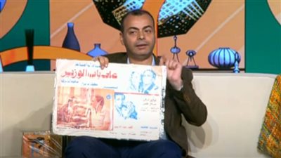 باع عربيته وعمل متحف، حكاية شاب وثق تاريخ عادل إمام الفني (فيديو)